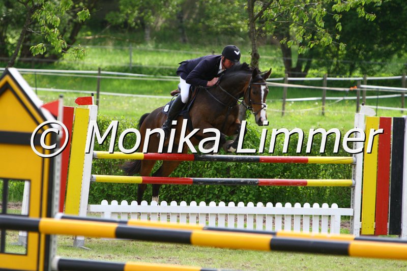 005M7097_M Springen x.JPG